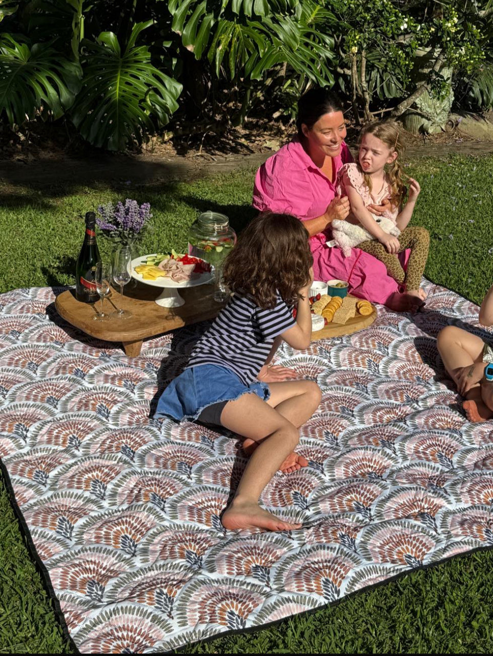 Best Picnic Blanket for Families: Your Sustainable Picnic Blanket Guide