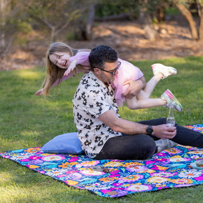 Picnic / Blanket | Bright Floral Pattern | Large 78